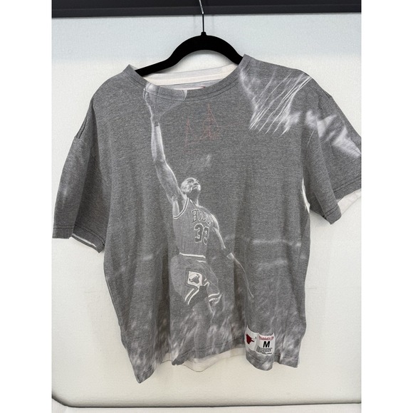Mitchell & Ness Other - Mitchell & Ness Chicago Bulls #33 Scottie Pippen Above The Rim T Shirt Size M